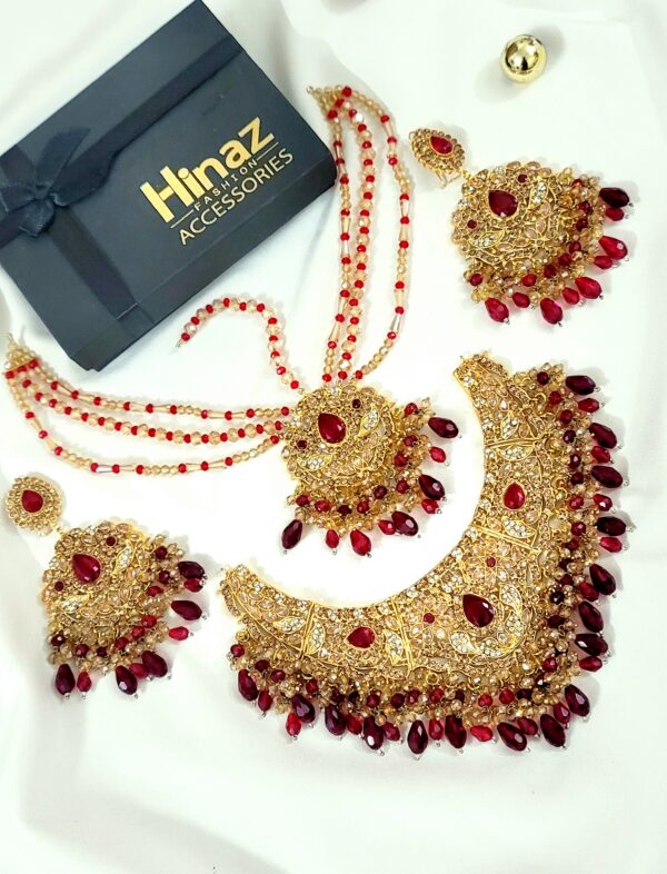 Gold Look Bridal Set with Trendy Matha Patti