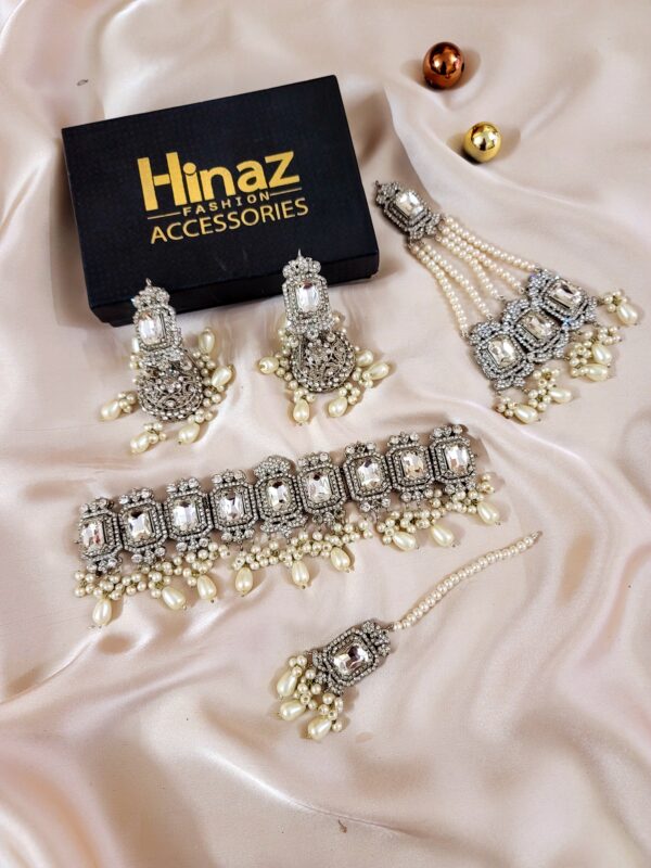 Traditional Semi Bridal Choker Set