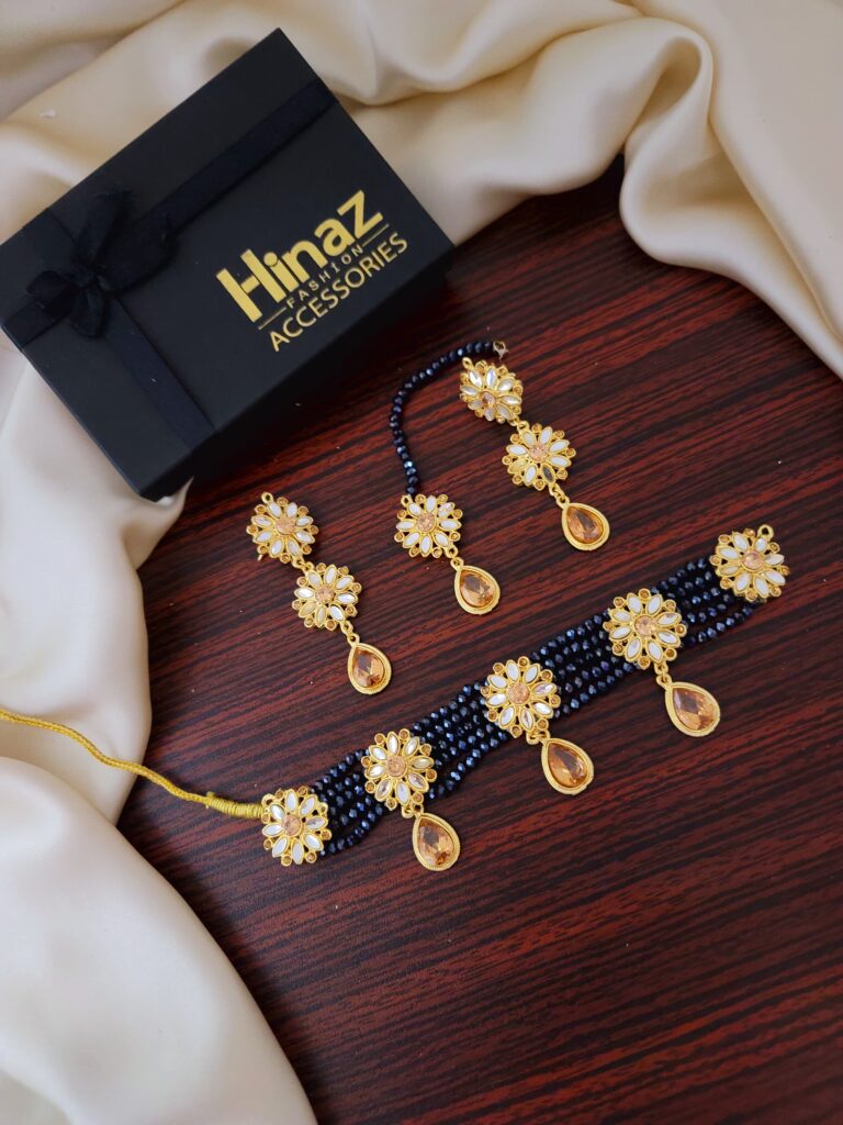 Elegant Small Choker Set